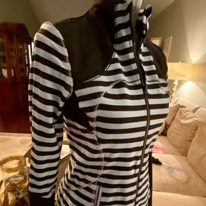 Lululemon- zip jacket navy/lt blue striped